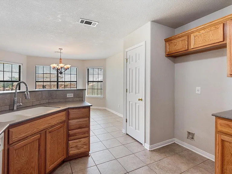 6104 Alexus Dr — Photo 4