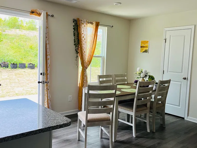 2582 Haskell Dr — Photo 3