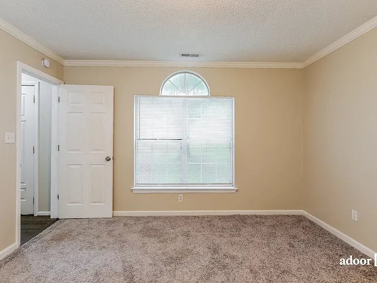 1136 Oak Creek Trl — Photo 12