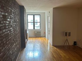 307 E 89th St, New York, NY