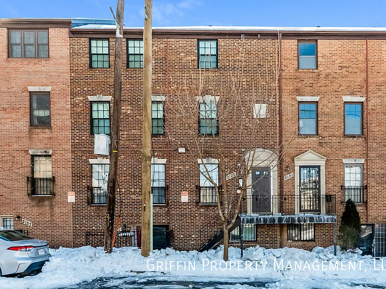 2123 Young St SE #202 — Photo 12