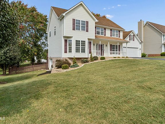 3rd image of 416 Logan Cir