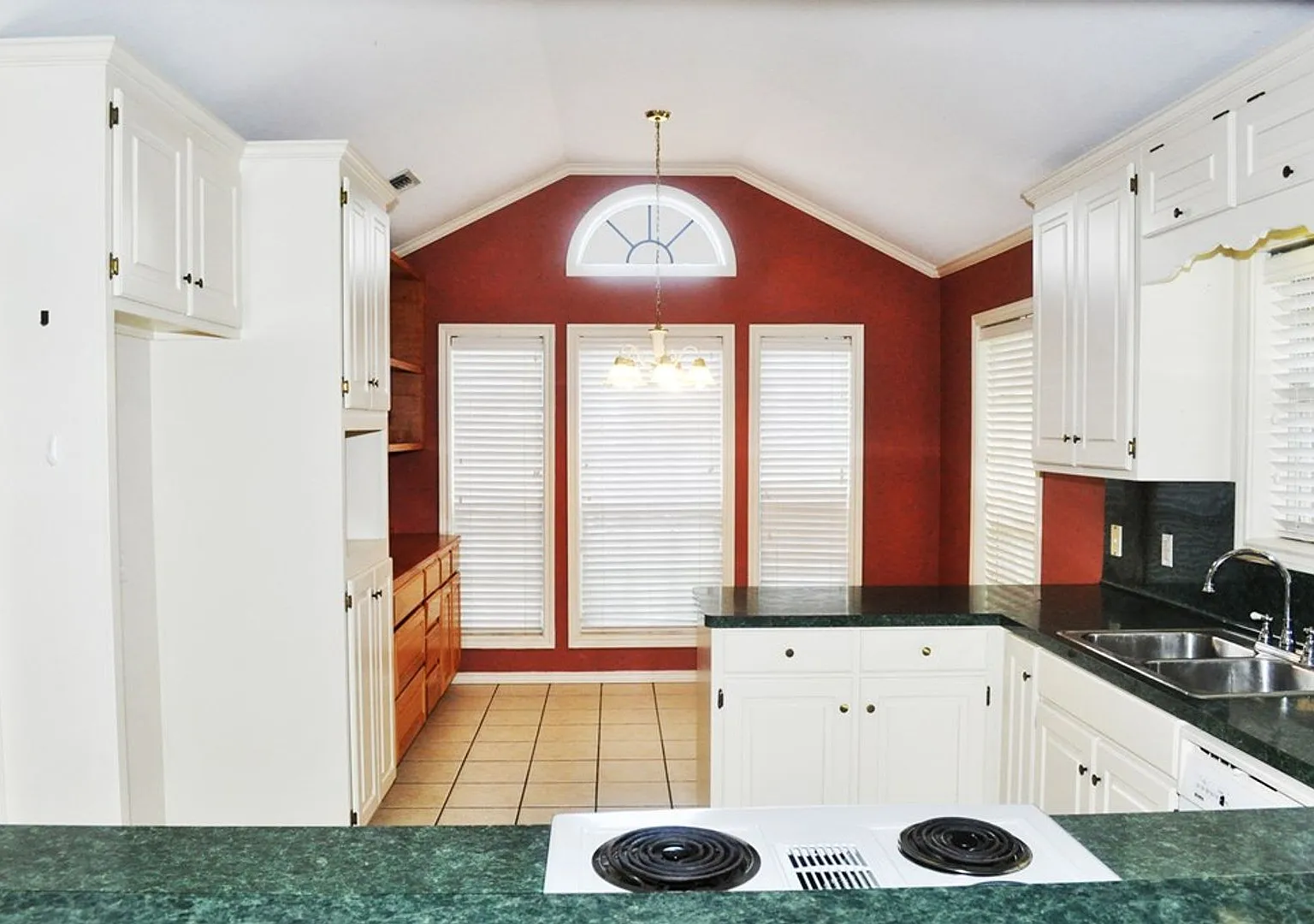 3 Bed 2 bath Ashcreek Circle — Photo 3
