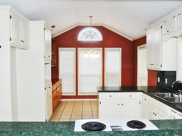 3610 Ashcreek Cir — Photo 3