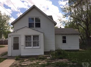 610 E 5th St, Storm Lake, IA 50588