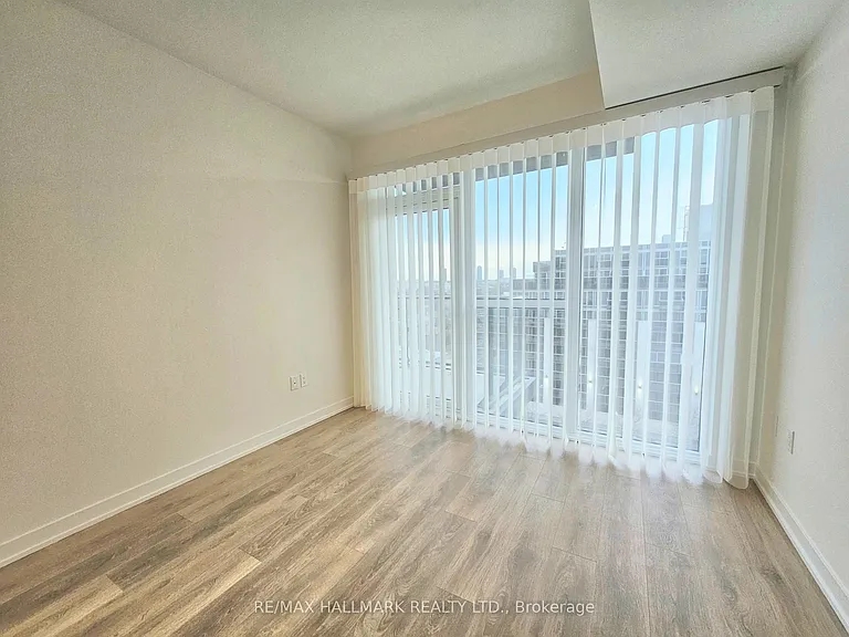 1037 The Queensway #720 — Photo 11