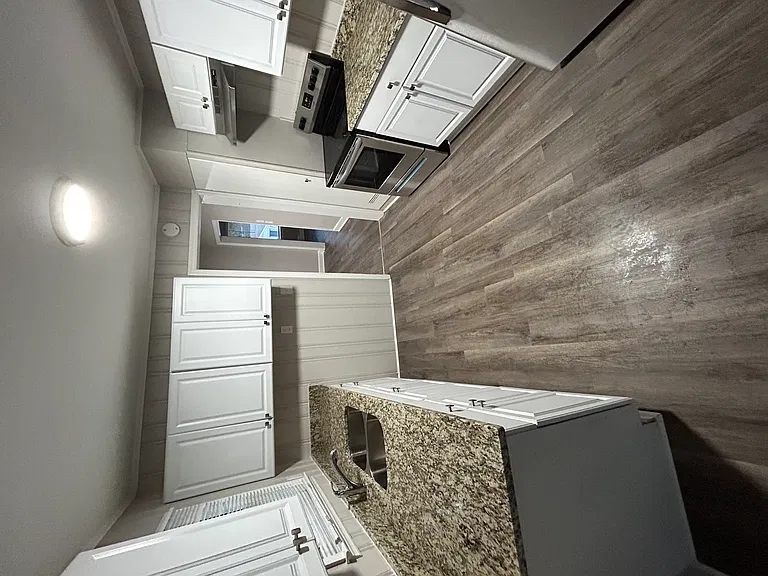 2871 Blount St — Photo 2
