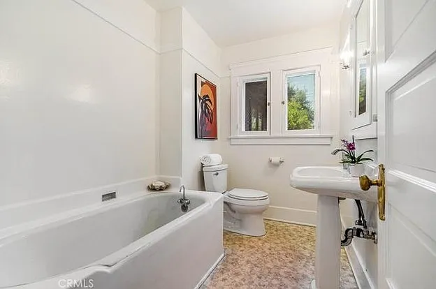 1630 Rose Villa St — Photo 19