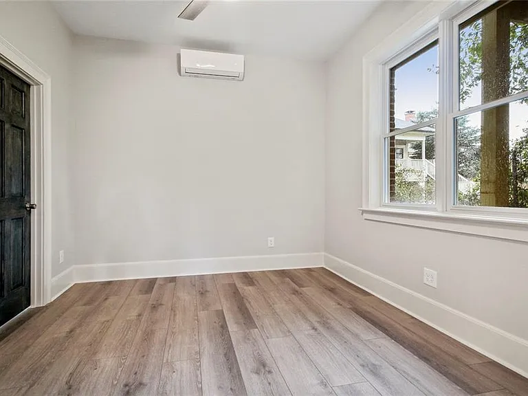 940 Saint Charles Ave NE #C — Photo 6