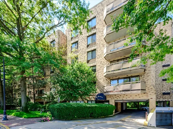 141 Great Neck Rd APT 3F, Great Neck, NY 11021