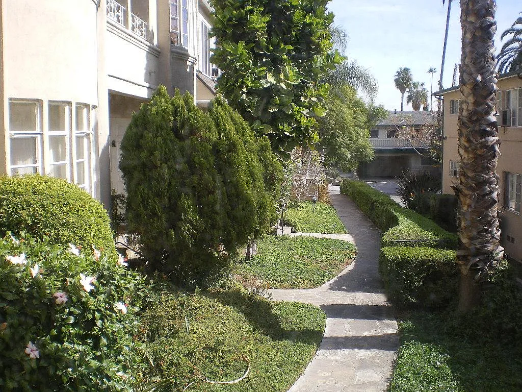1 bed, 800 sqft, $2,250 — Photo 2