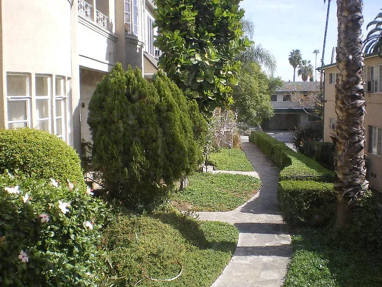 1419 N Laurel Ave #1419 — Photo 7