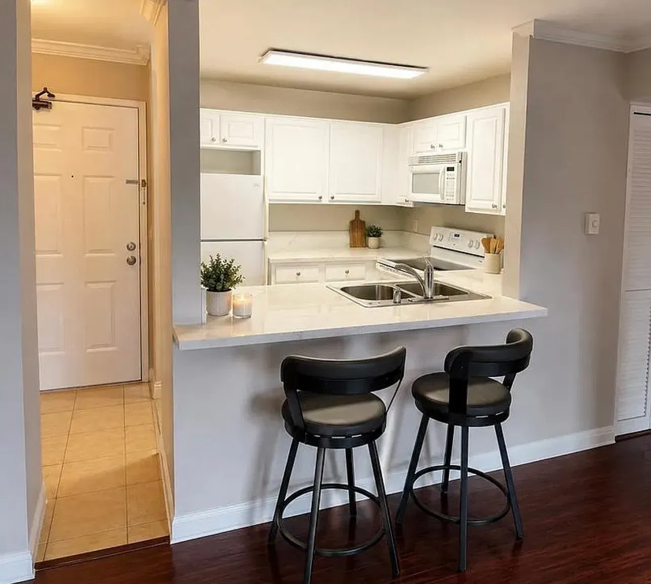 2 bed, 956 sqft, $3,195 — Photo 2