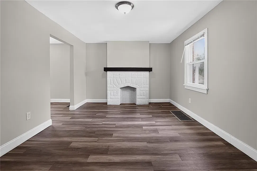 3 bed, 1.5 bath, 1384 sqft, $1,780 — Photo 3