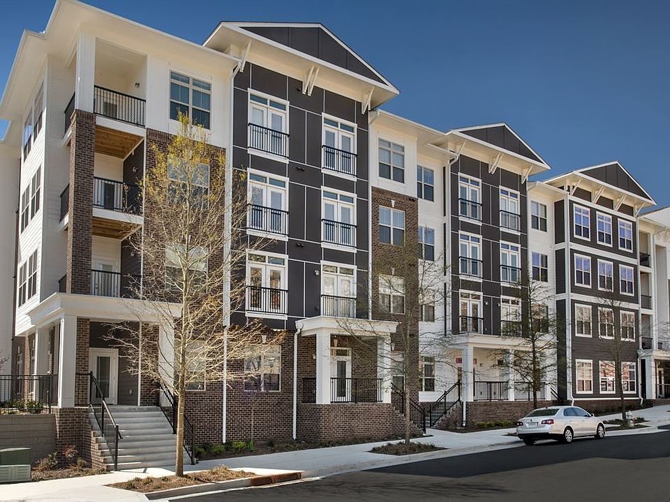 2nd image of 360 Ardmore Cir NW