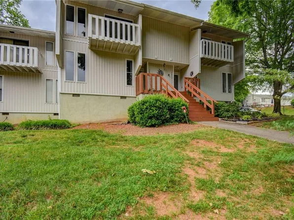 3802 Heathrow Dr, Winston Salem, NC 27127