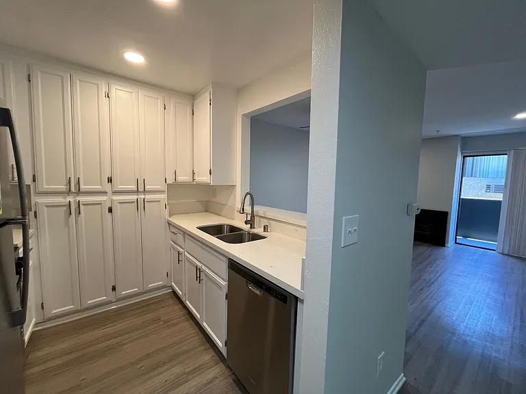 315 Virgil — Photo 13