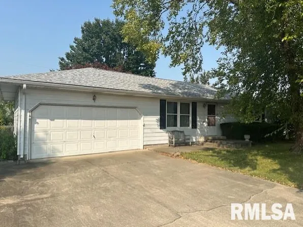 1012 Hall Dr W, Jacksonville, IL 62650
