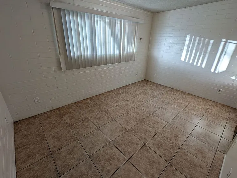 121 W Alturas St — Photo 6