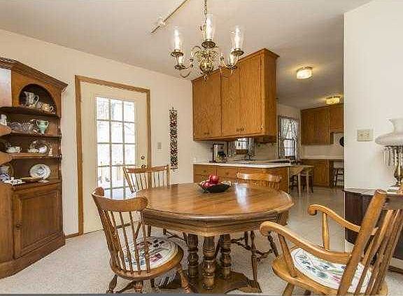 5th image of 2637 Riviera Dr S