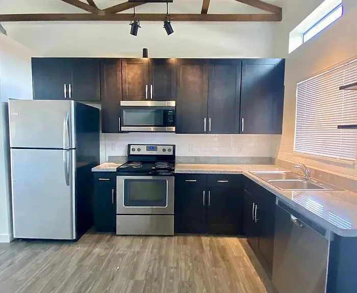 1114 E Adams St #2-4 — Photo 3
