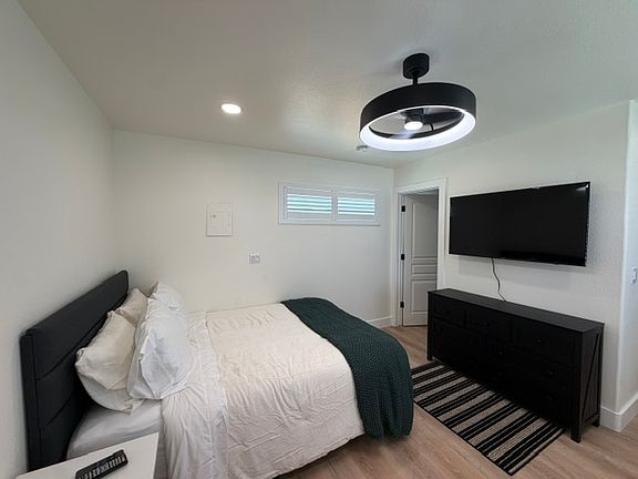 4th image of 2723 S Niverth Pl