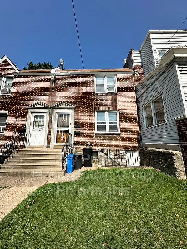1 bed, 1.0 bath, 737 sqft, $995 — Photo 1