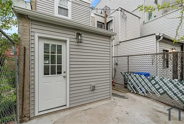 1821 E Oakdale St — Photo 25