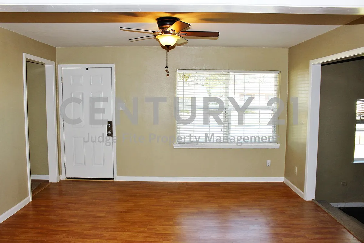 Building Photo - 12028 Hoblitzelle Dr