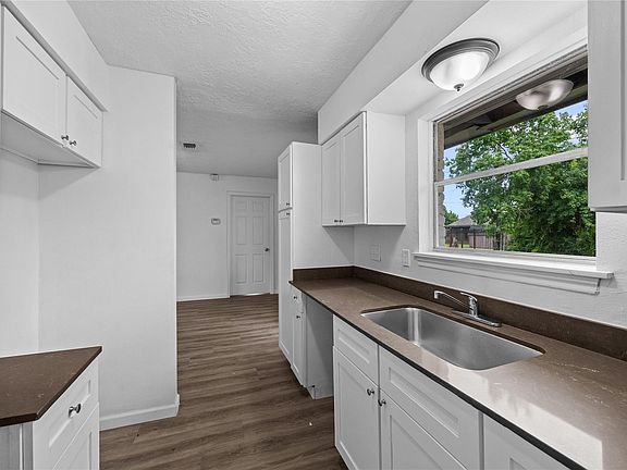 2nd image of 3110 Brisbane St
