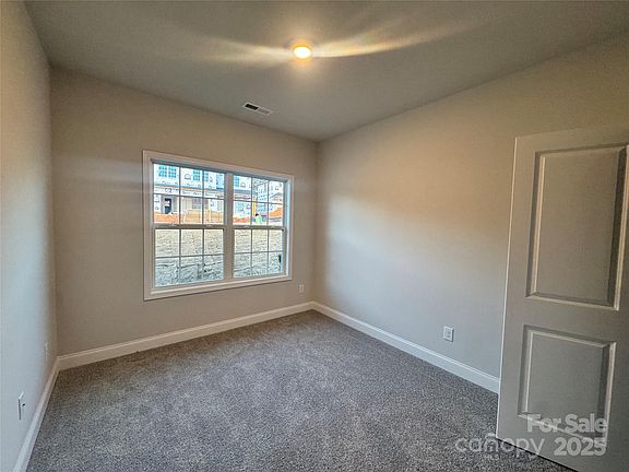 4th image of 713 Inwood Hill Dr #96