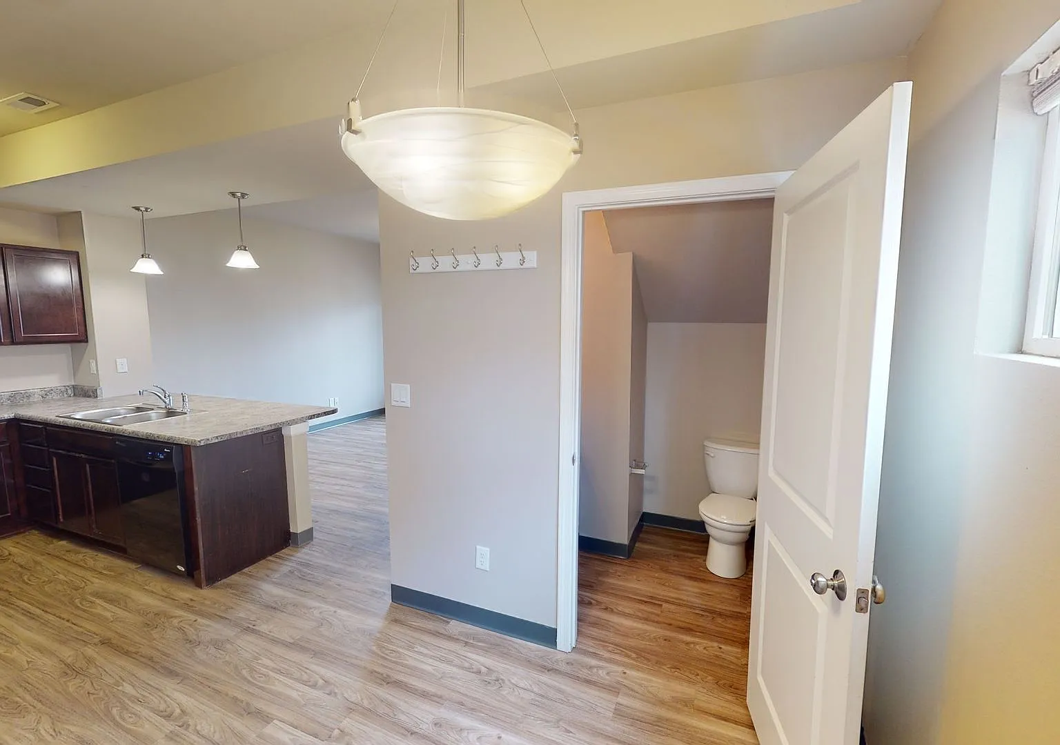 3 Bedroom Townhome in Ankeny Available NOW! — Photo 4