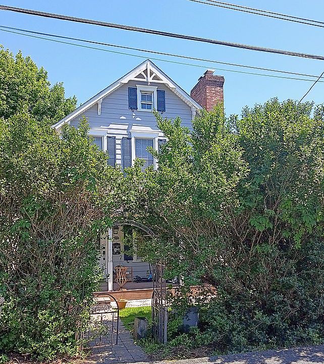 2nd image of 103 S Conger Ave