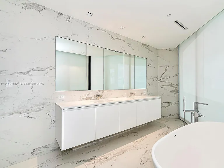 1000 Biscayne Blvd #2002 — Photo 26