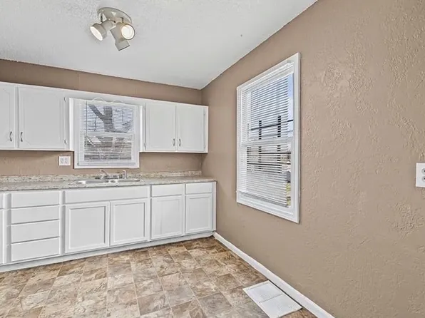 2118 Monroe Ave, Kansas City, MO 64127