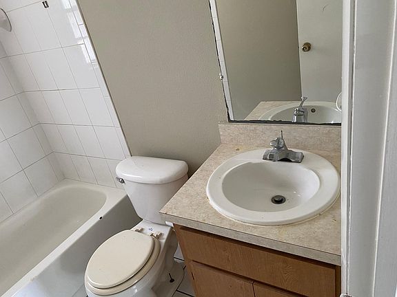 4th image of 39338 6th Ave