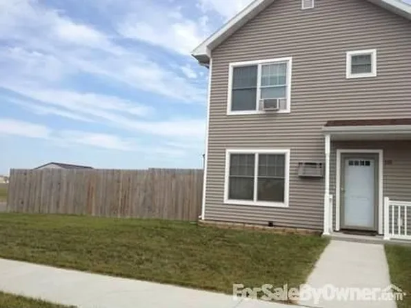 710 Promenade Ct, Grand Forks, ND 58203