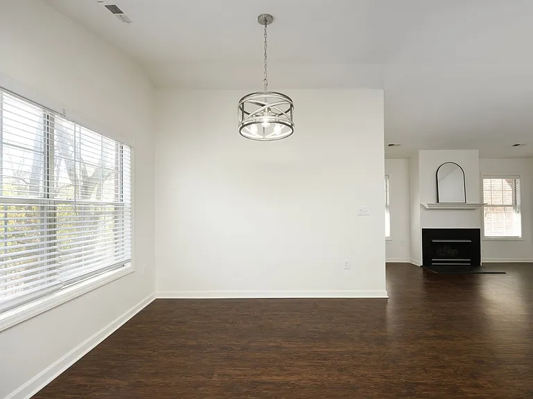 521 Renshaw Ct — Photo 8
