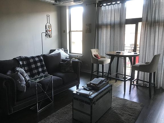 2nd image of 1635 W Belmont Ave APT 311