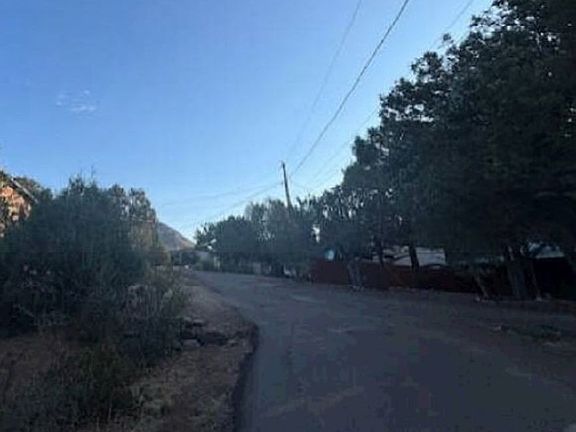 Exterior Neighborhood (street photo)