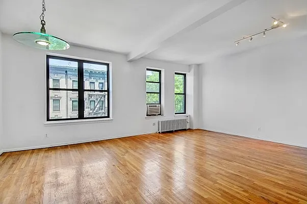 Rented by City Connections Realty | media 2