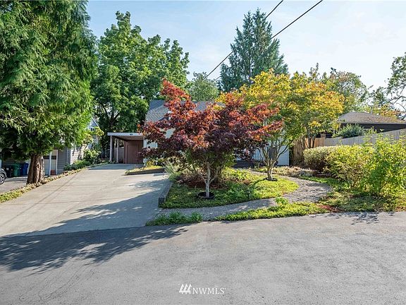 Enough Parking for all of the things. RV, Boat, 5+ cars...