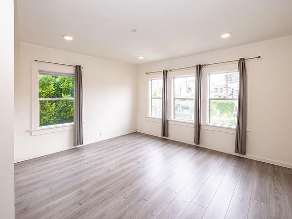 3rd image of 6665 Lindenhurst Ave
