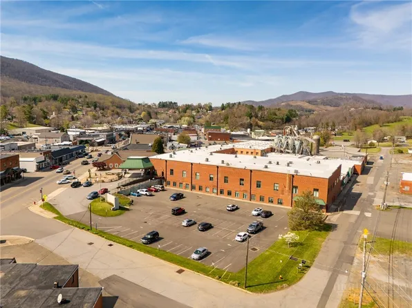 108 Jefferson Station Place #108, West Jefferson, NC 28694