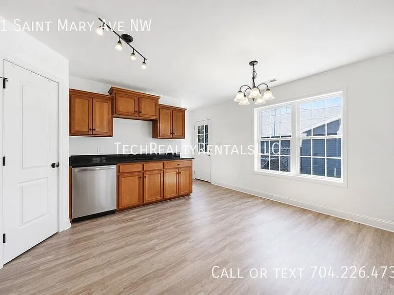 41 Saint Mary Ave NW — Photo 8