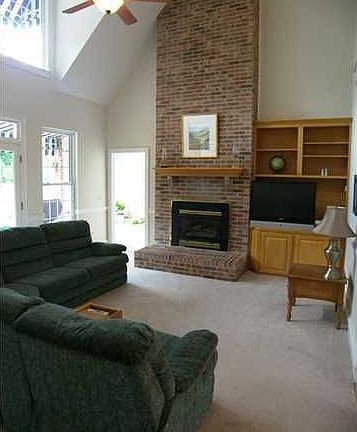 4th image of 555 Heritage Dr