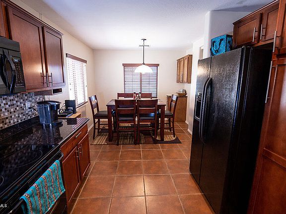 5th image of 43185 W Elizabeth Ave