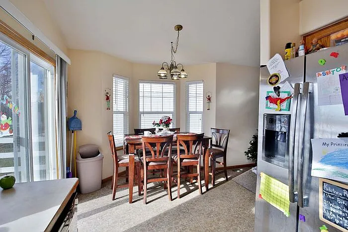 1318 Finch St — Photo 3