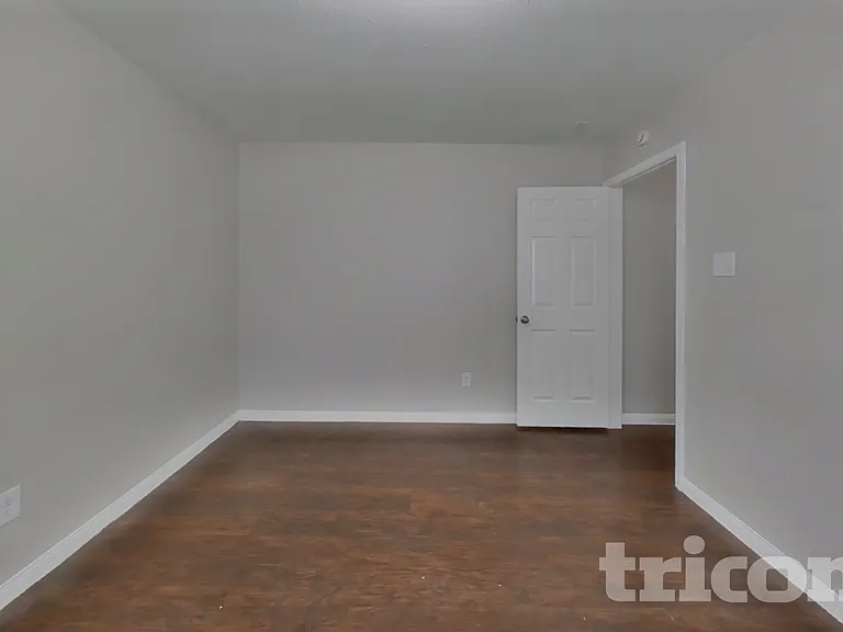 21427 Wilona Way — Photo 10