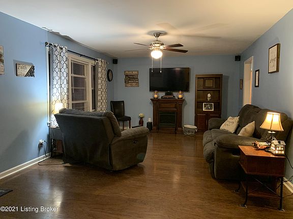 3rd image of 141 Hazel Lawn Dr